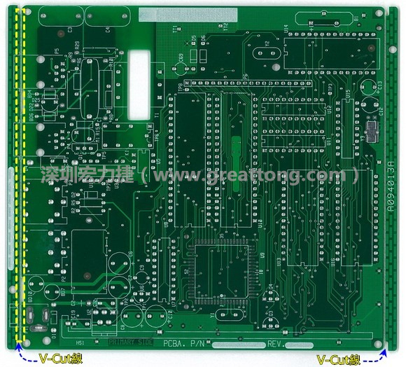 所謂【V-cut】是印刷電路板(PCB)廠商依據(jù)客戶的圖紙要求，事先在PCB的特定位置用轉(zhuǎn)盤刀具切割好的一條條分割線，其目的是為了方便后續(xù)SMT電路板組裝完成后的「分板(De-panel)」之用，因為其切割后的外型看起來就像個英文的【V】字型，因此得名。