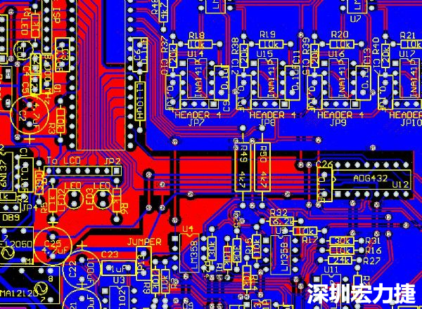 一般產(chǎn)品的PCB設(shè)計(jì)，多數(shù)先決定元件布局，再進(jìn)行線路連接，于元件位置就先改善干擾問題，再從線路細(xì)節(jié)著手改善產(chǎn)品。