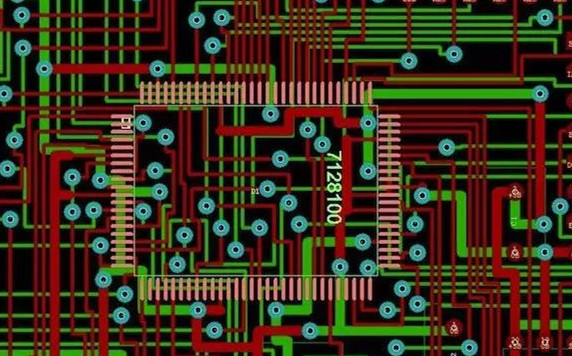 圖1：兩種PCB模型的部分電路。頂圖：傳統(tǒng)設(shè)計(jì)版本。